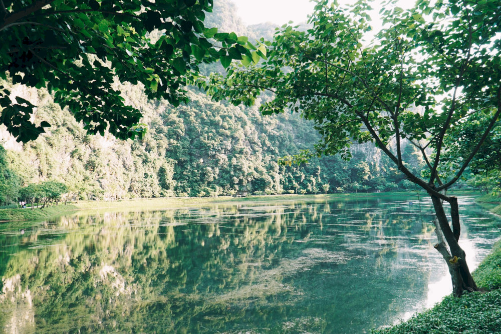 During autumn, the water often appears clearer and bluer than in other seasons